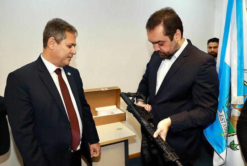 Governo do Rio de Janeiro entrega 500 novos fuzis para a Polícia Civil, fortalecendo a segurança no estado