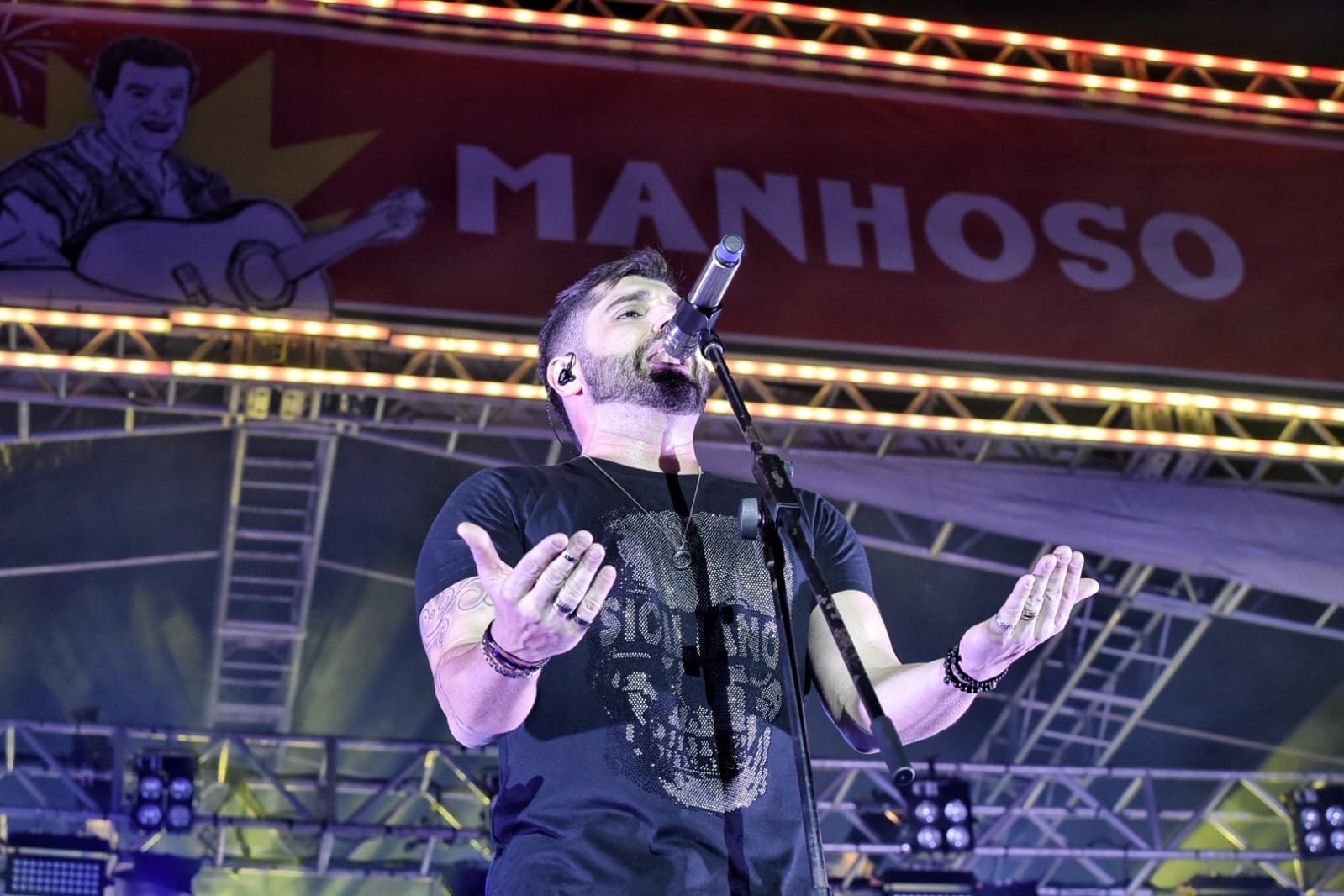 Grandes nomes da música sertaneja agitam o público no Arraiá de Maricá 2023
