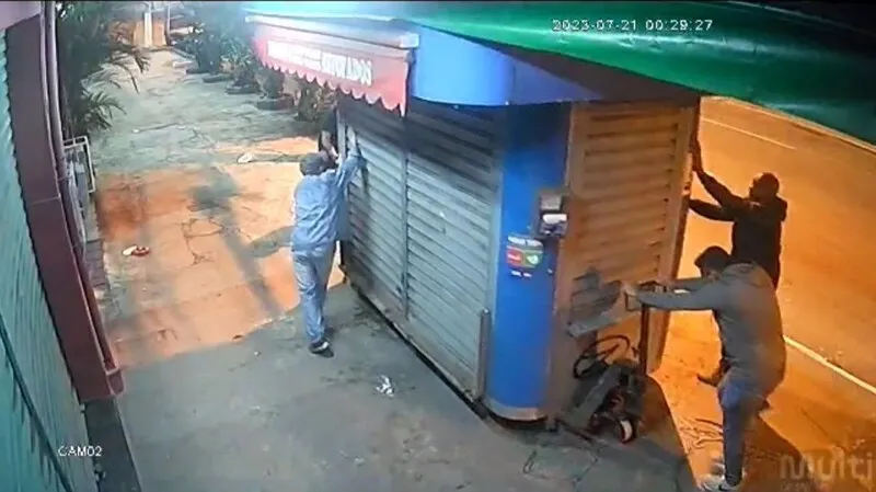Vídeo: Grupo comete crime para mover banca sem autorização