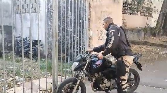 Guardas municipais detêm motociclista infrator no Méier