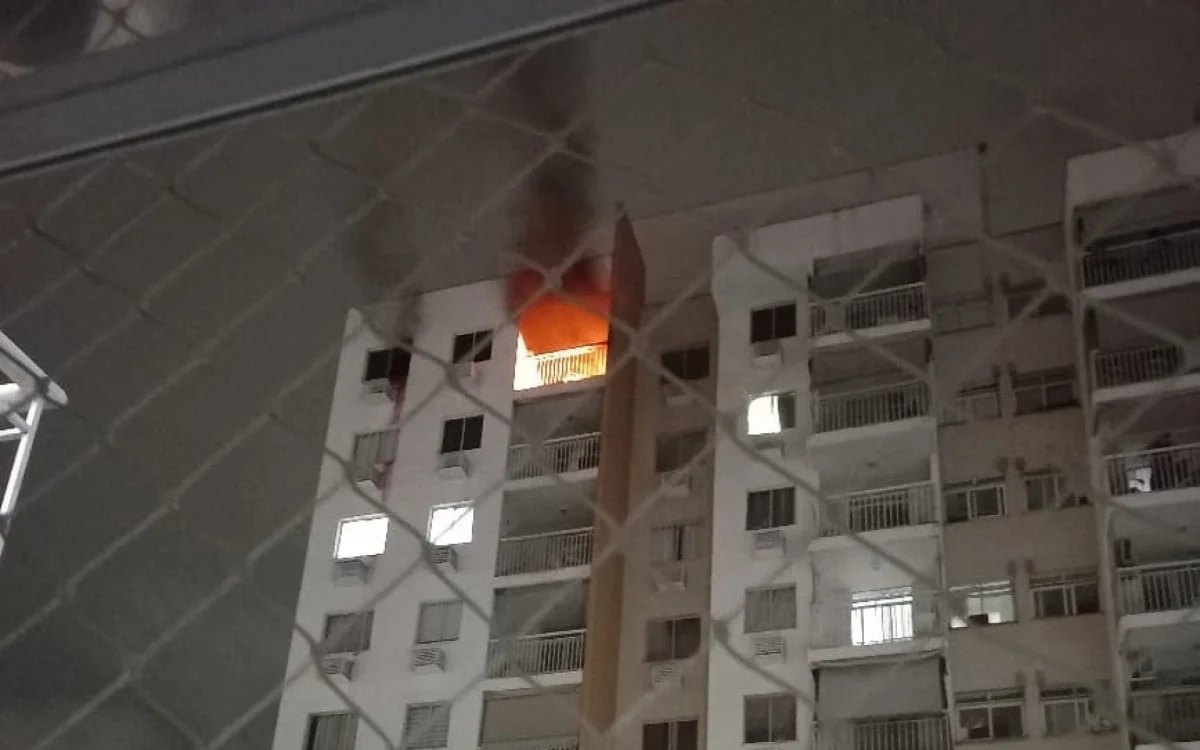 Homem morre e criança fica ferida em incêndio