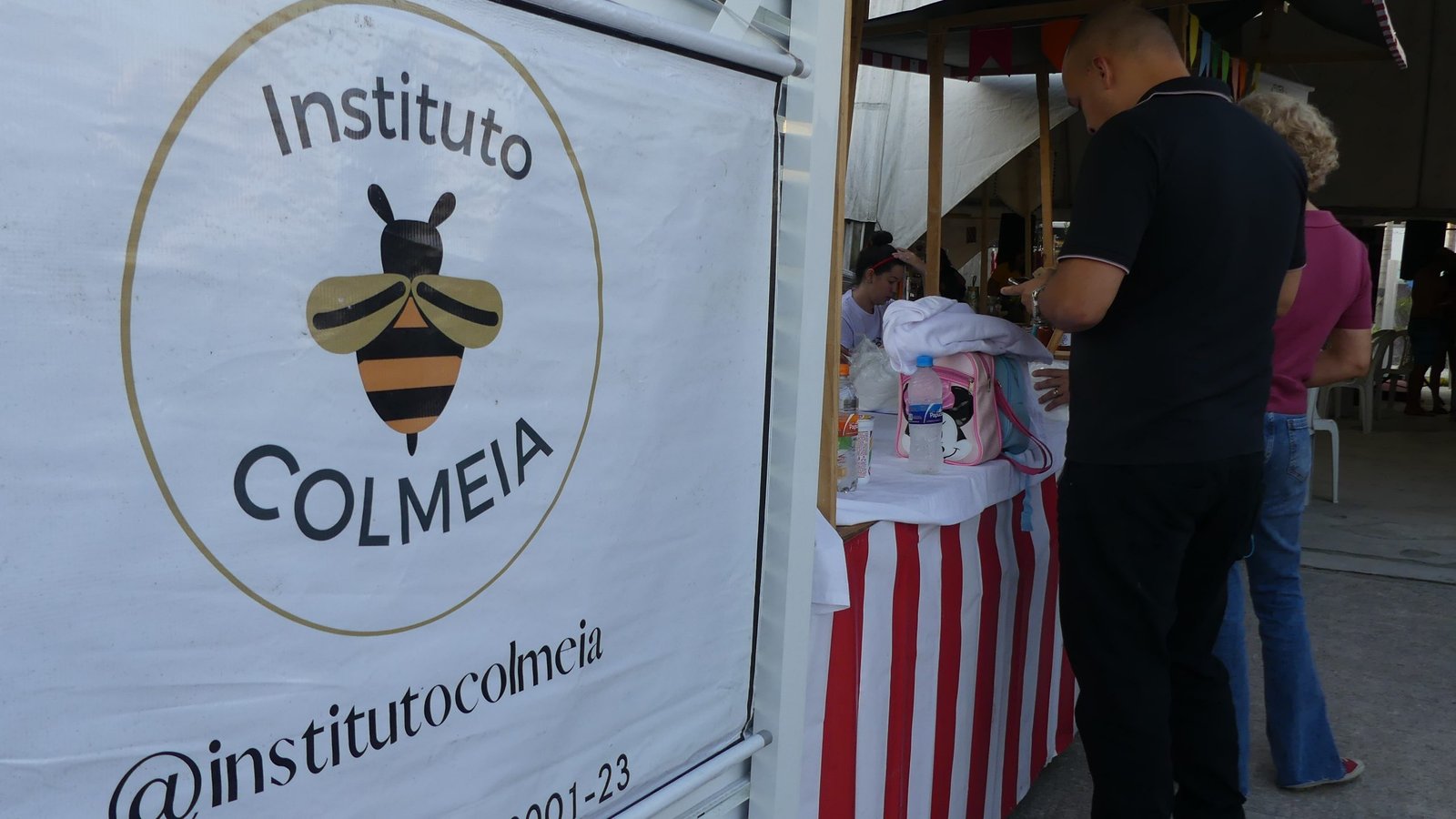 Itaipuaçu se rende ao samba na comemoração dos 5 anos da Feira da Colmeia