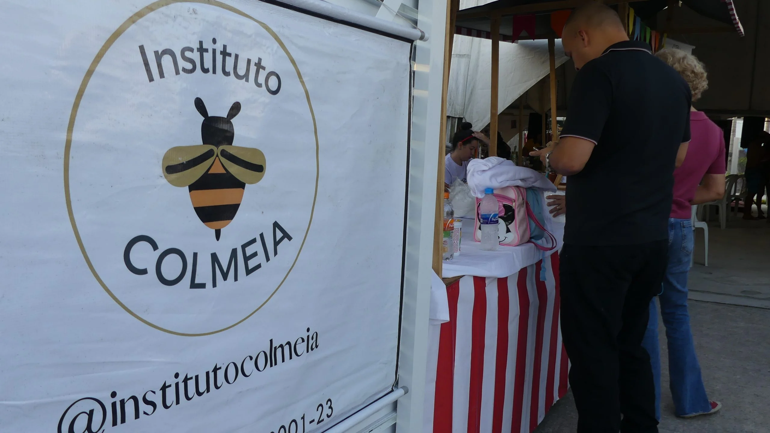 Itaipuaçu se rende ao samba na comemoração dos 5 anos da Feira da Colmeia