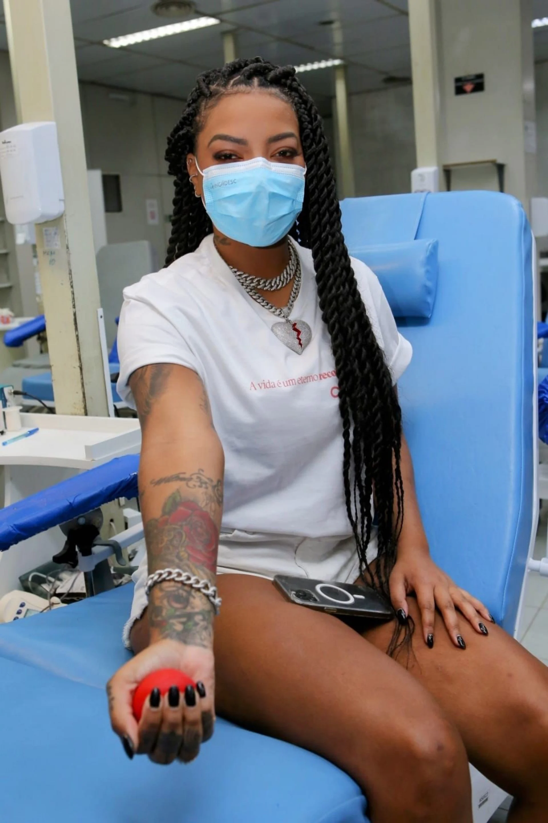 Ludmilla oferece ingressos para quem doar sangue