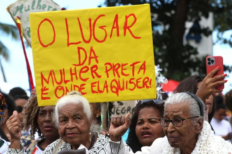 Marcha das Mulheres Negras toma conta de Copacabana