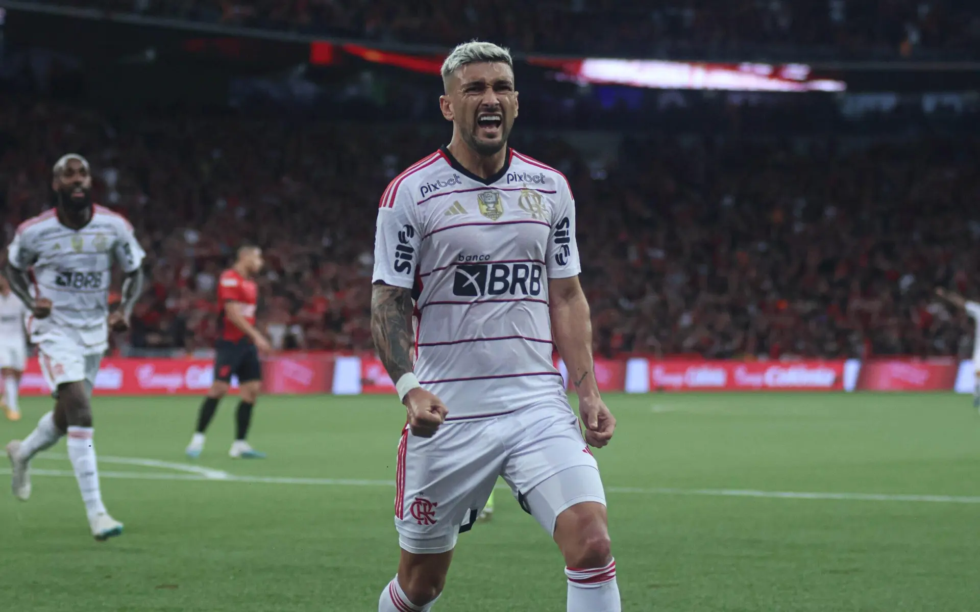Mengão supera o Athletico fora de casa e avança na Copa do Brasil
