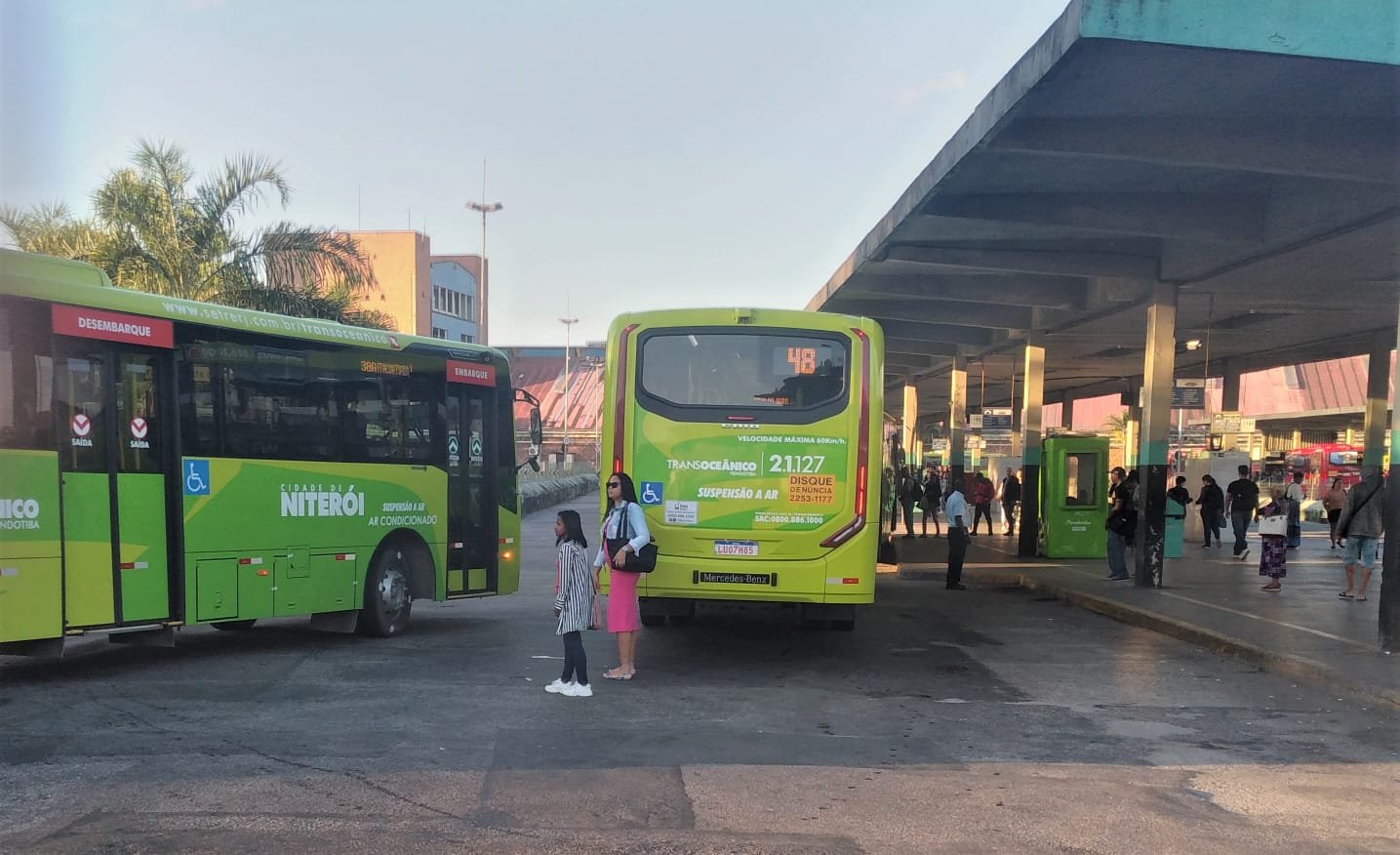 Milhares de passageiros correm risco de atropelamento no Terminal de Niterói