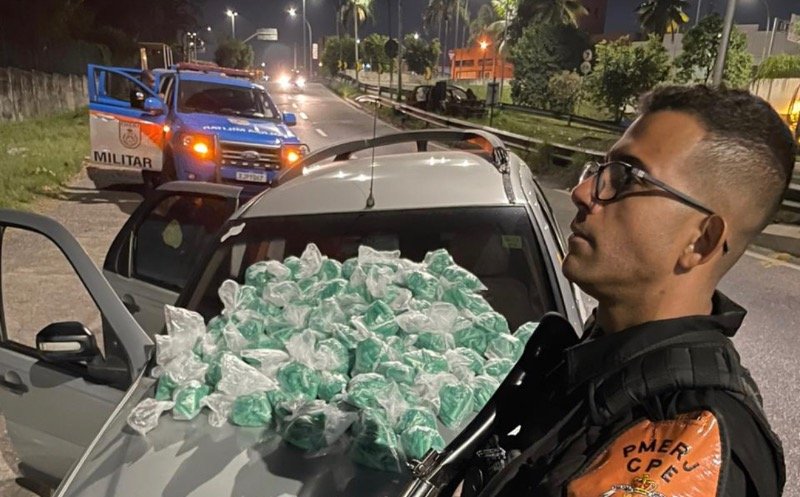 Mulher é presa com duas mil cápsulas de cocaína
