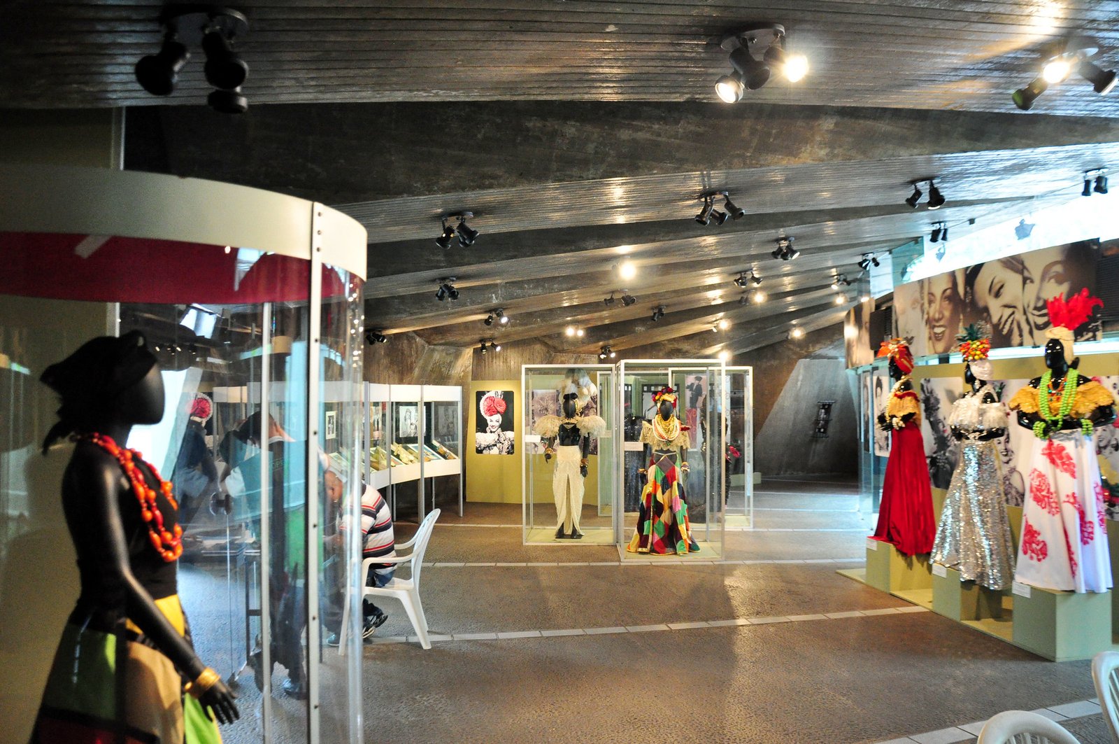 Museu Carmen Miranda reabre em agosto com exposição marcante e show