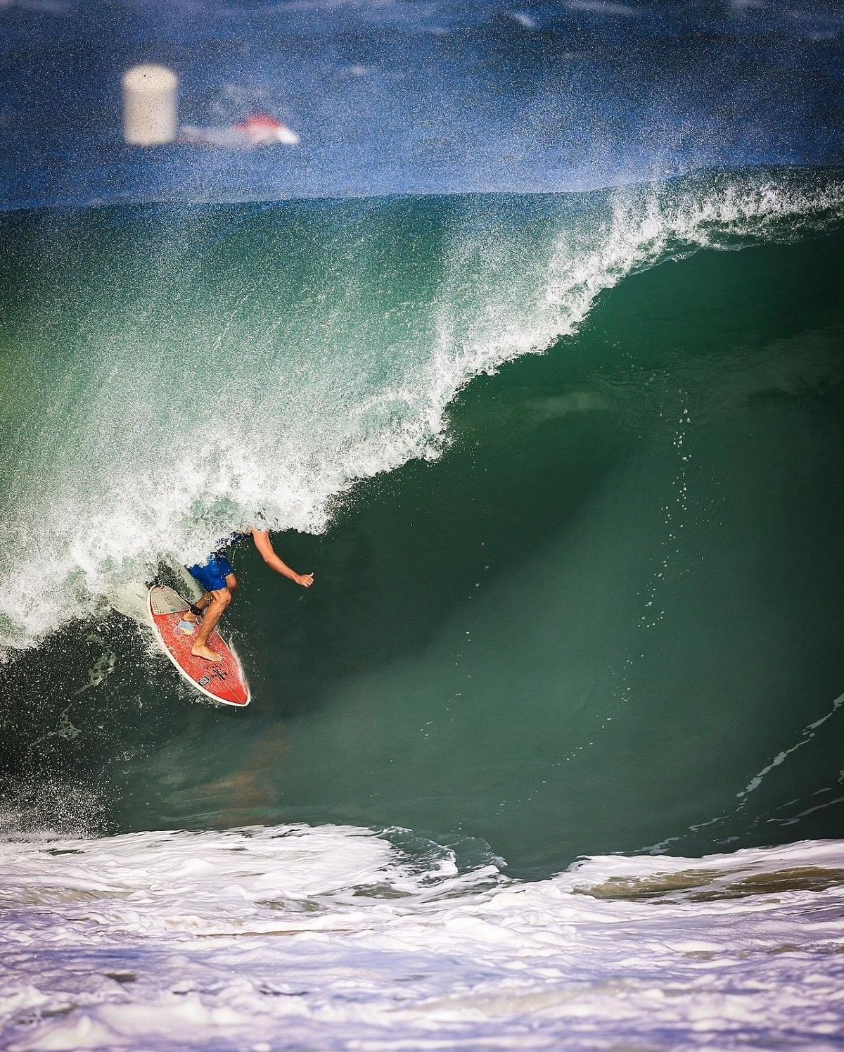Ondas de quatro metros na abertura do Itacoatiara Big Wave 2023