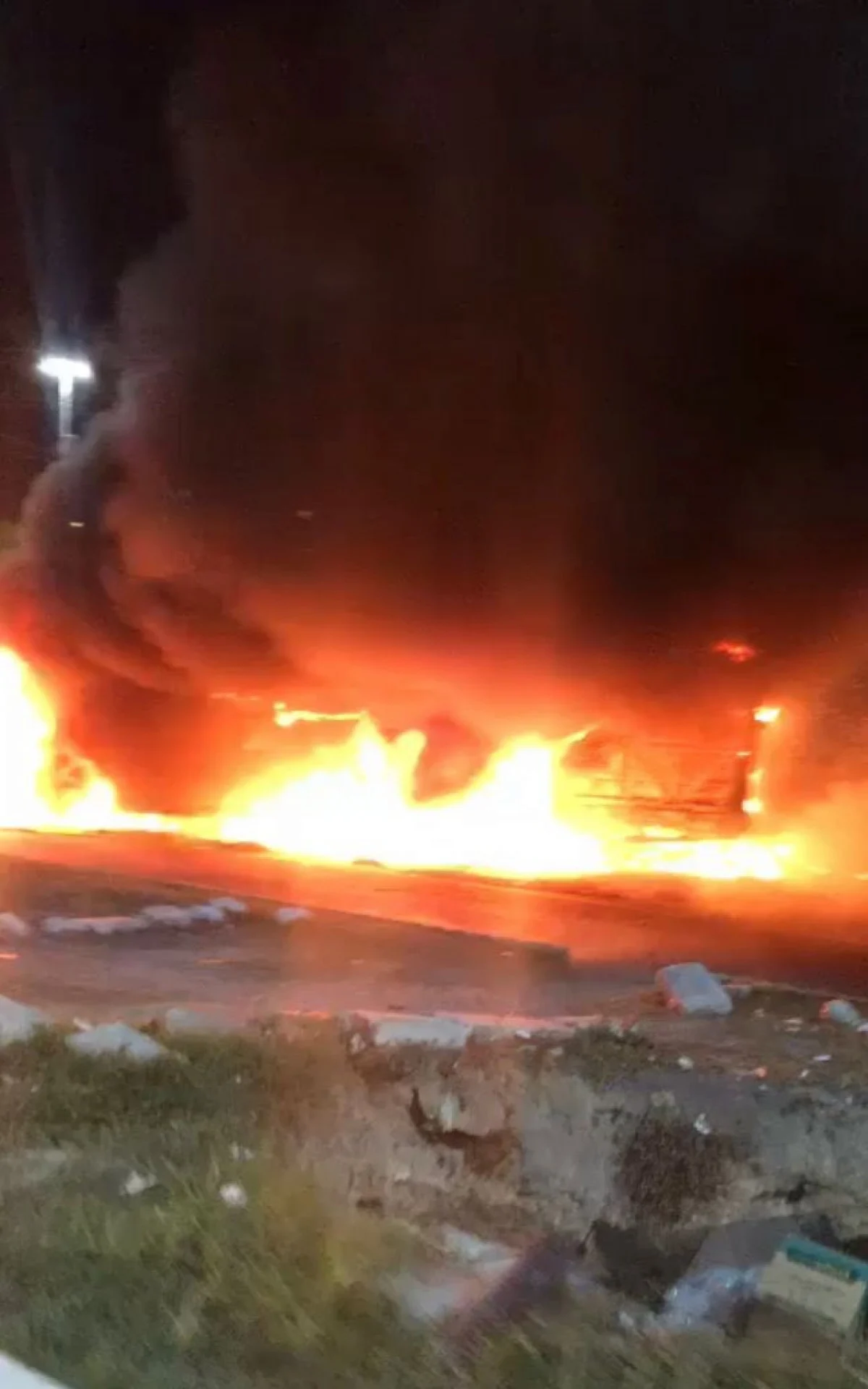 Ônibus são incendiados por criminosos após ação policial