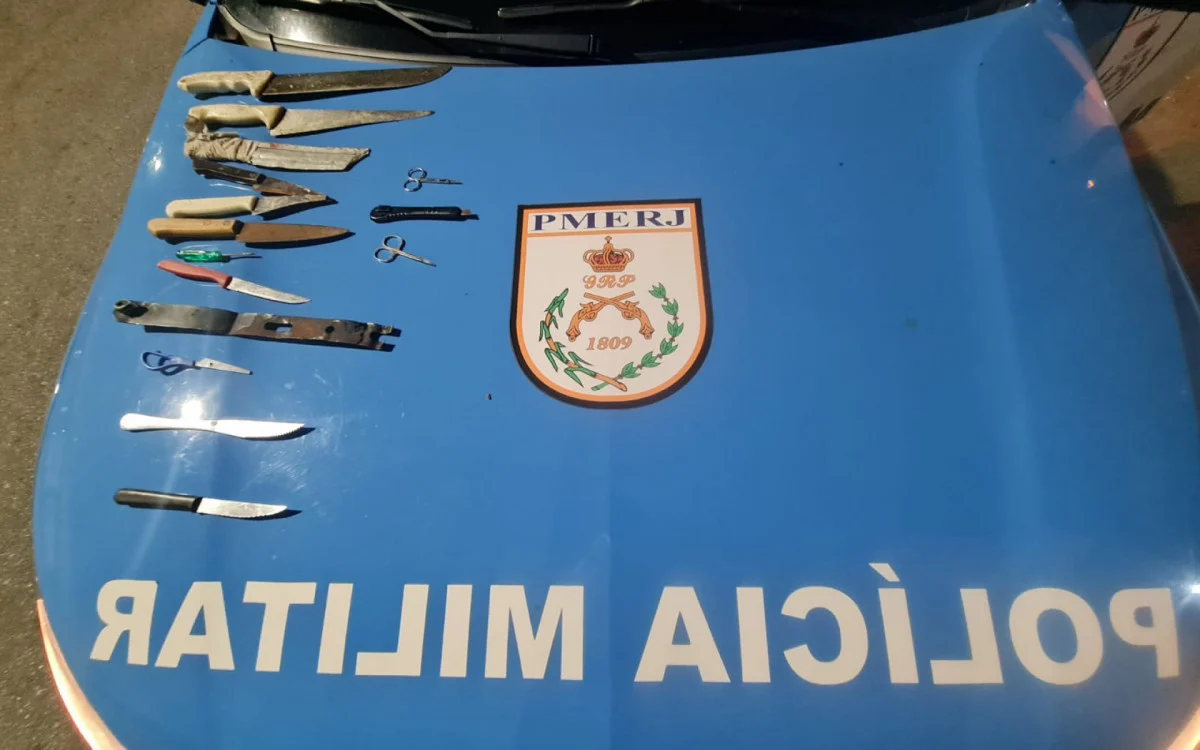 Operação policial em Botafogo apreende 15 facas em abordagens de rotina
