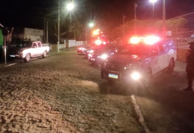 Pai e filha são assaltados em residência