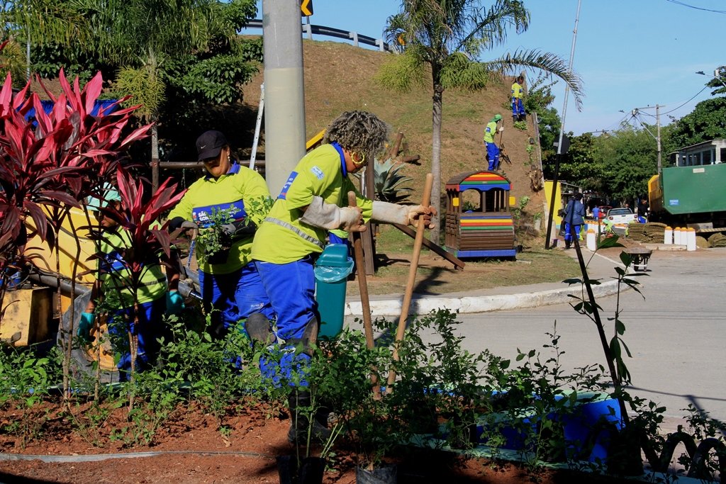 Paisagismo na Praia das Pedrinhas leva mais beleza para a região