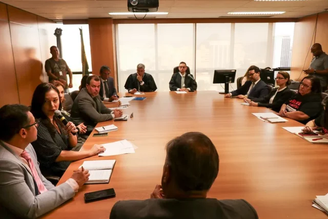 Professores grevistas têm faltas abonadas