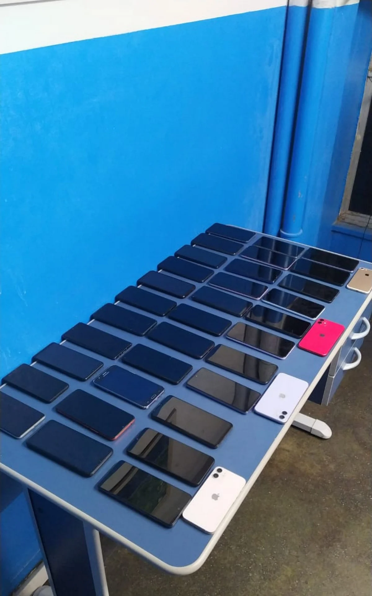 Receptador de celular ouve alô da polícia