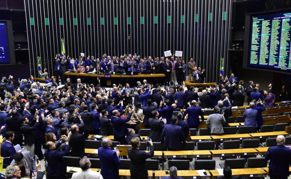 Reforma tributária é aprovada na Câmara e vai ao Senado