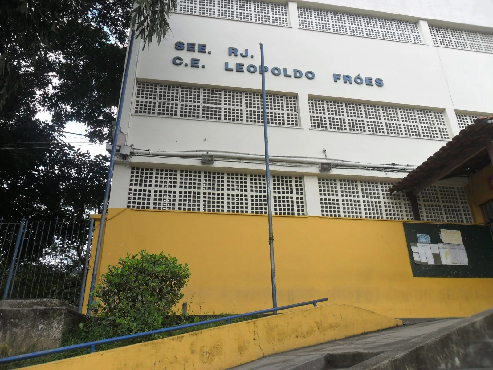 Estudante é espancada em escola de Niterói