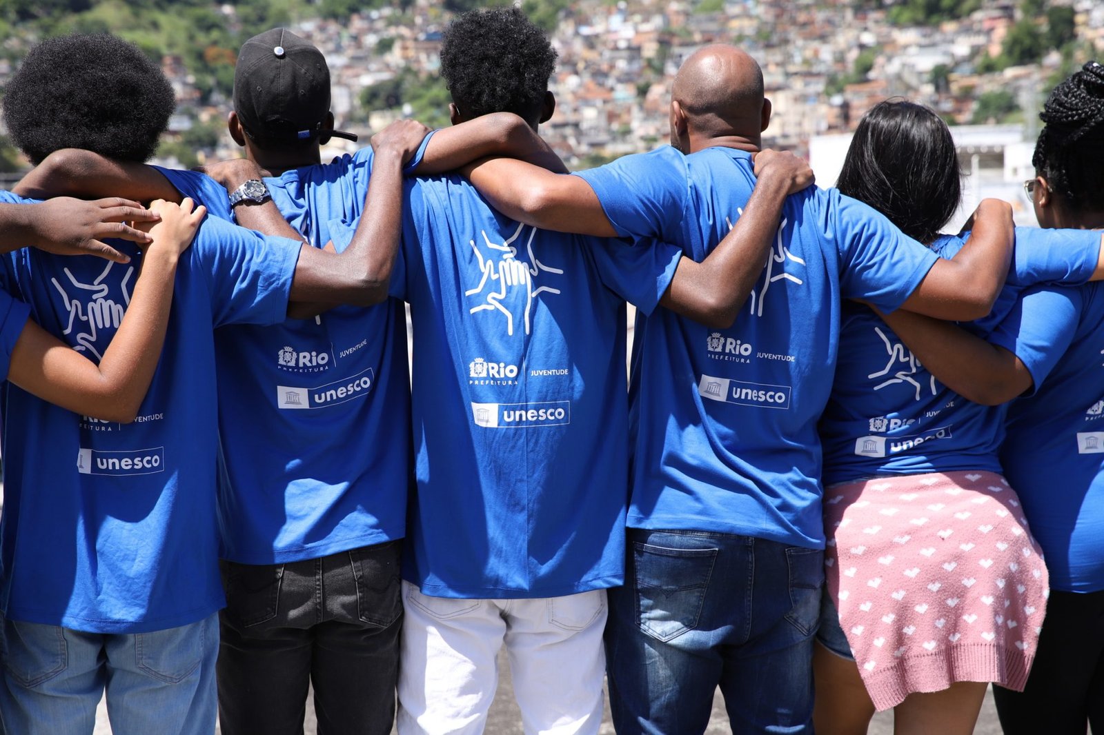 Secretaria da Juventude promove visita à Cidade do Samba com jovens de favela