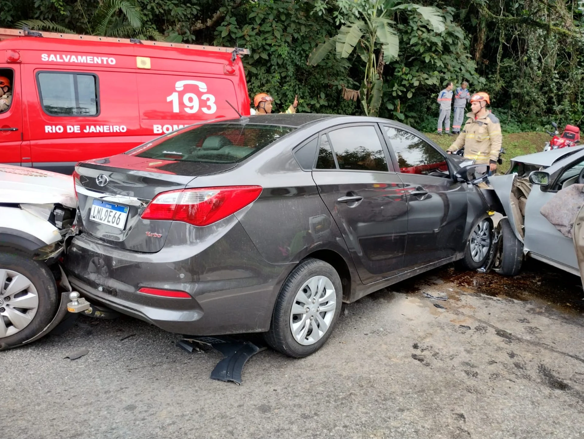 Sete pessoas ficam feridas em acidente na RJ-160
