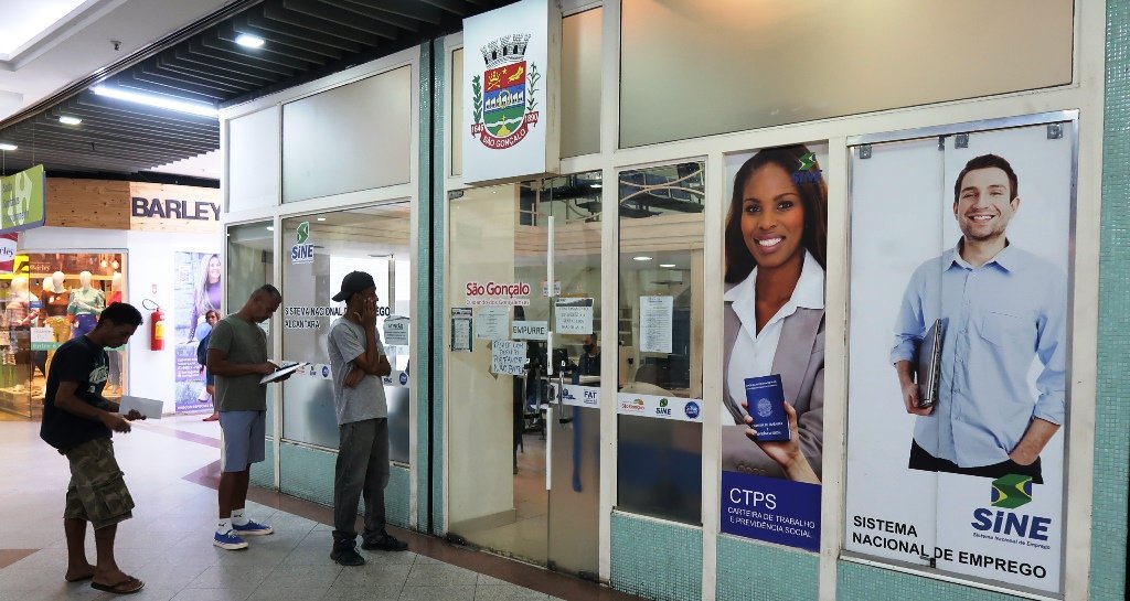 Sine oferta vagas para concessionária em São Gonçalo