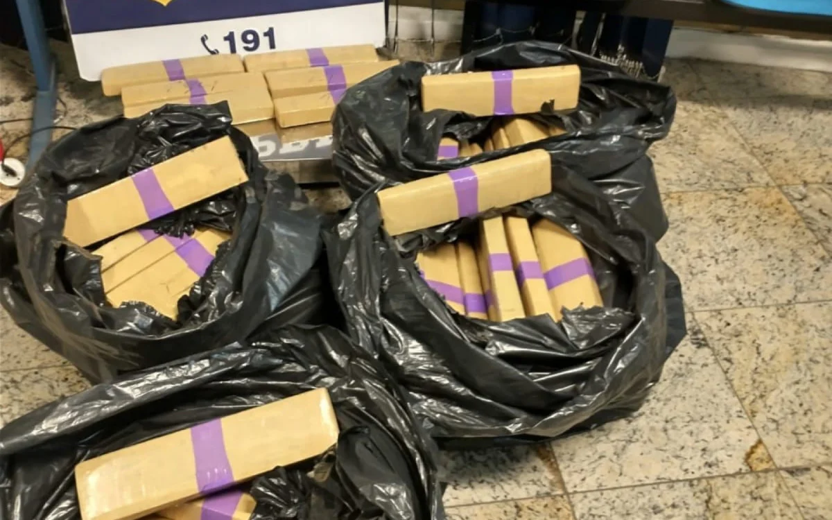 Tráfico de drogas é flagrado na Rodovia Presidente Dutra