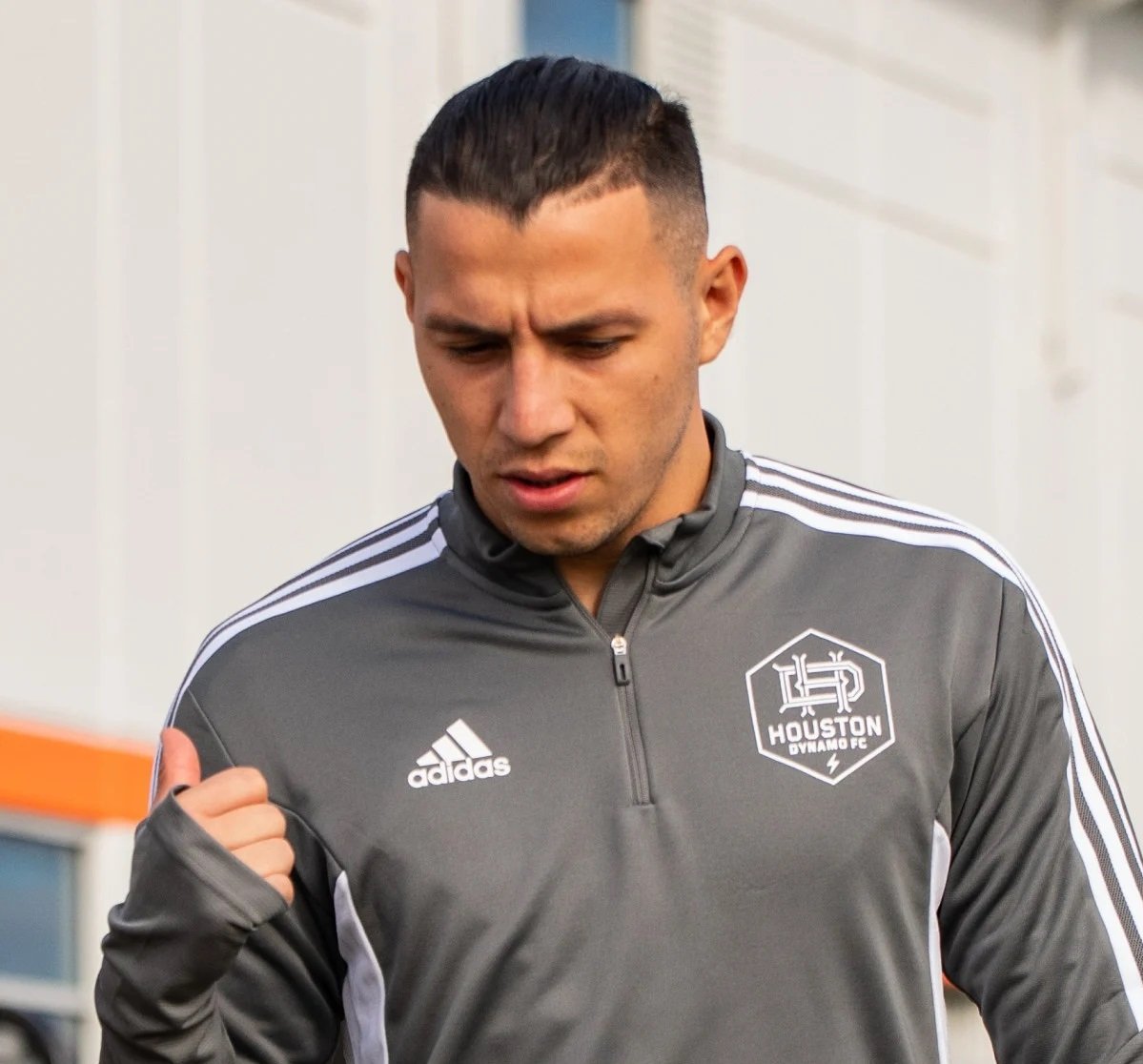 Vasco anuncia acerto com atacante do Houston Dynamo
