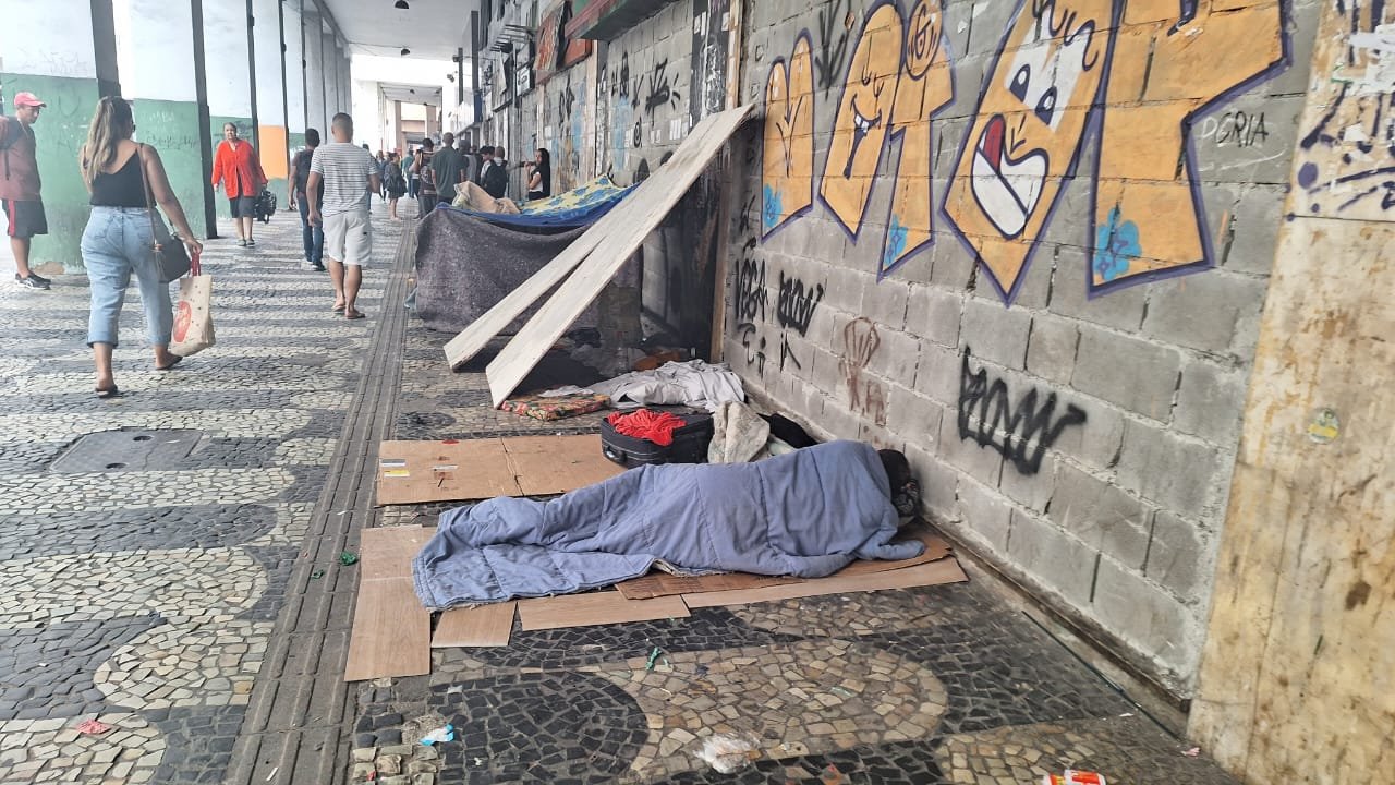 Pessoas em situação de rua têm projeto em seu benefício aprovado na Alerj, reservando para eles 2% das vagas em obras e serviços públicos | ₢ Angélica Carvalho/Folha do Leste/Brasil 21 Comunicação - Proibida a Reprodução