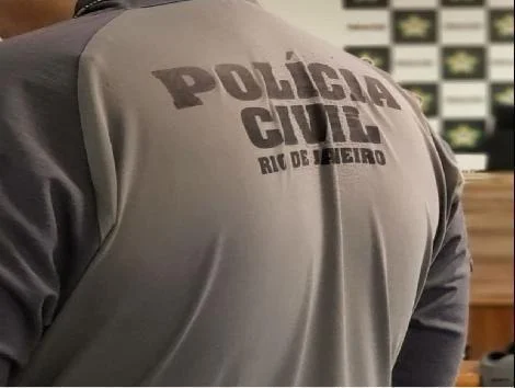 Celulares e documentos apreendidos pela Polícia Civil durante operação contra fraudes eletrônicas