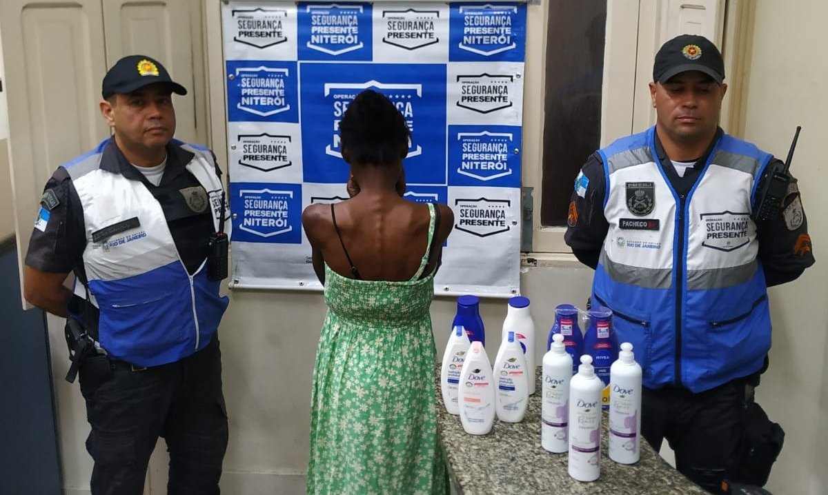 Ladra de cosméticos é presa em farmácia