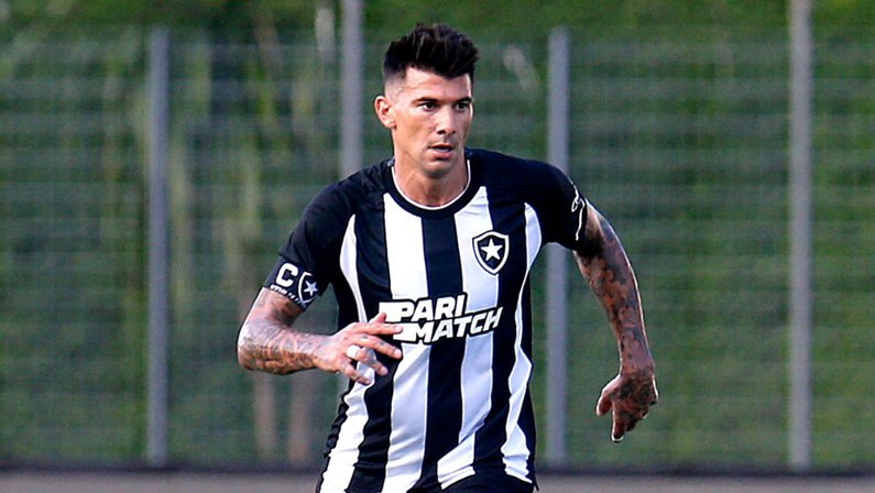 Zagueiro do Botafogo está no top 3 de salários da posição