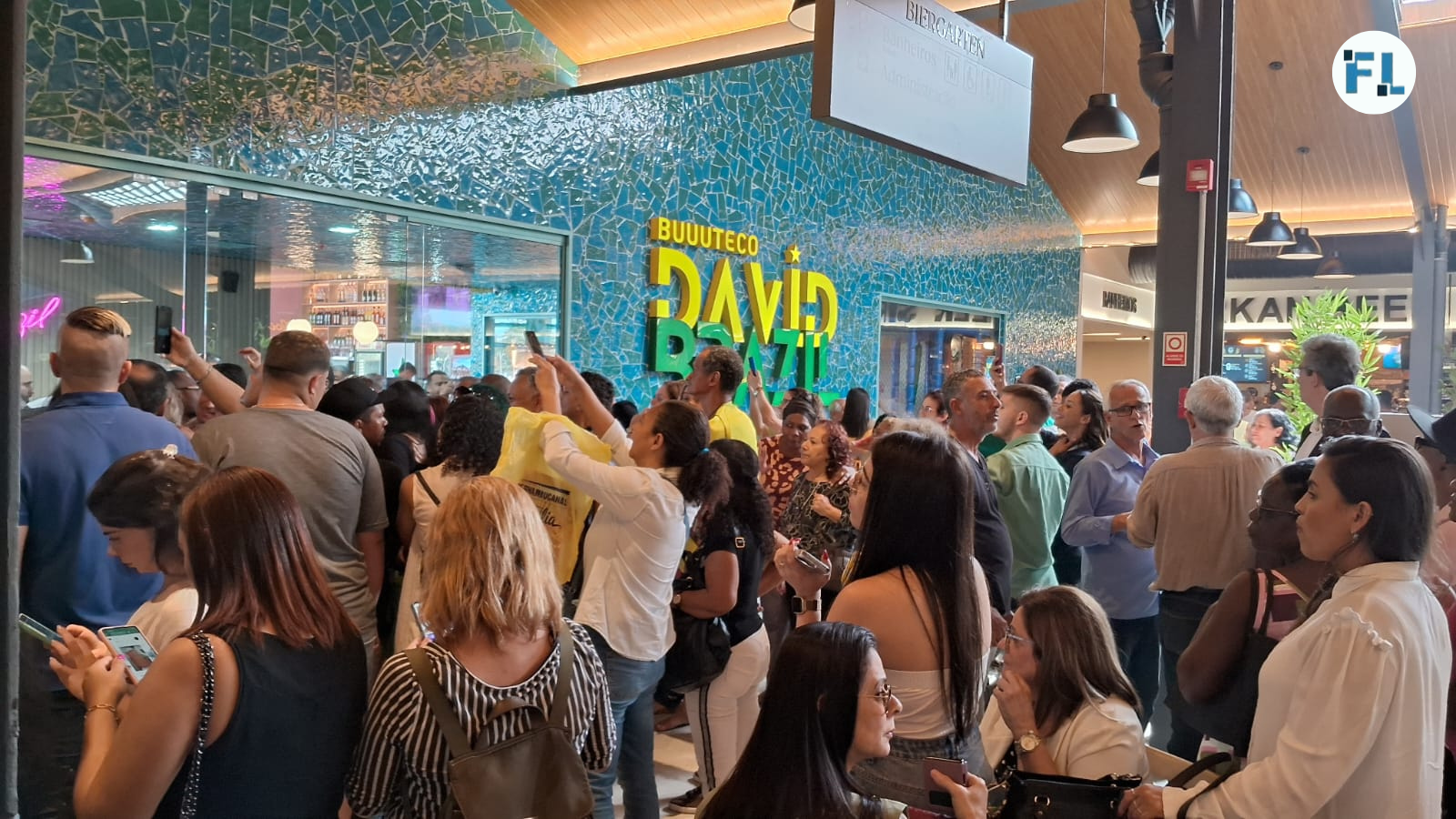 Povo é barrado no bar de David Brasil