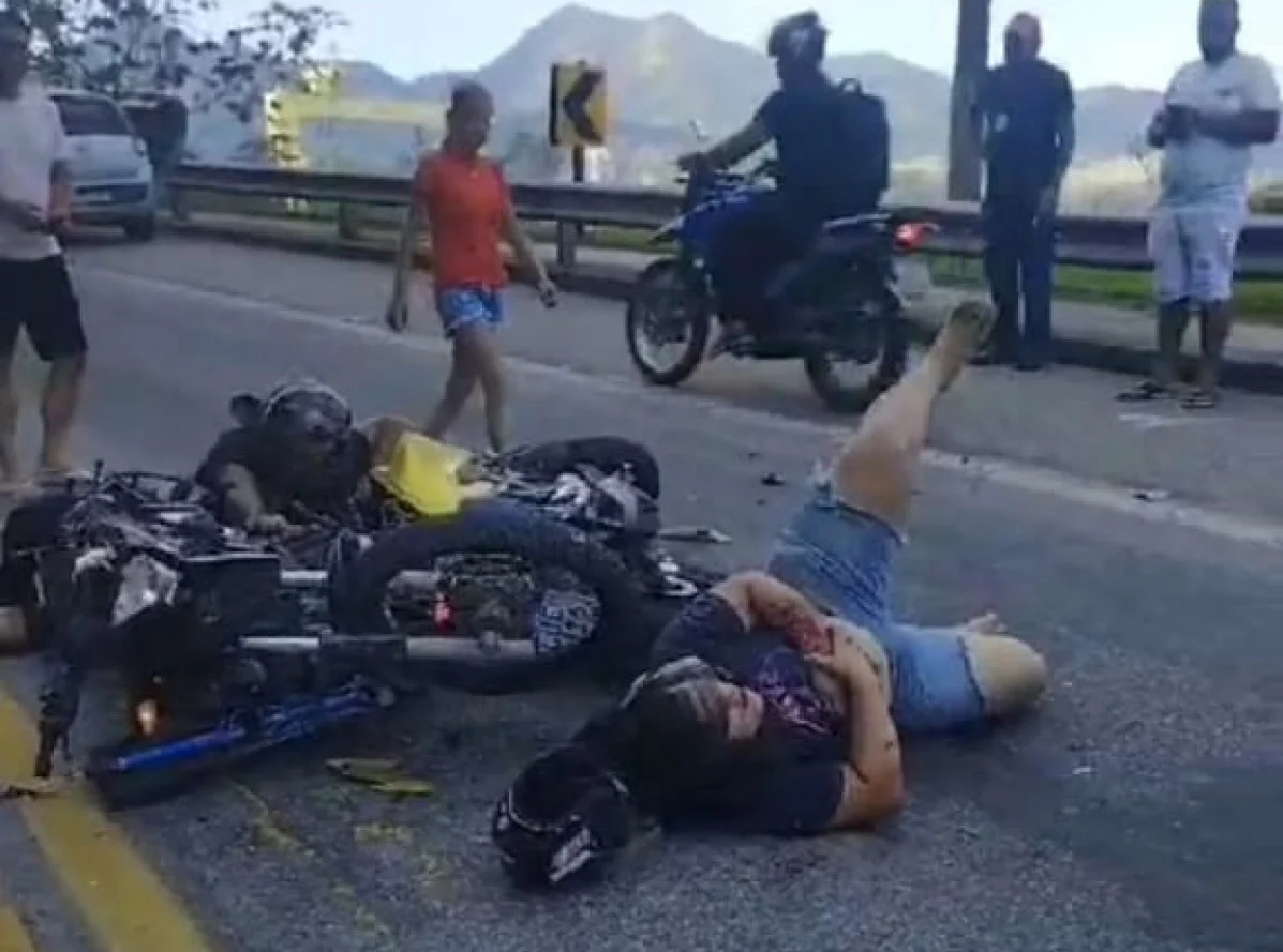 Acidente entre motos deixa dois feridos na Rio-Santos