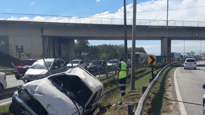 Acidente na BR-101 deixa dois feridos em Niterói