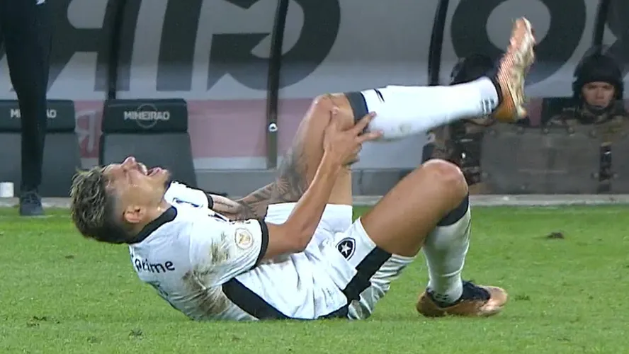 Botafogo confirma lesão e estima prazo para volta de Tiquinho