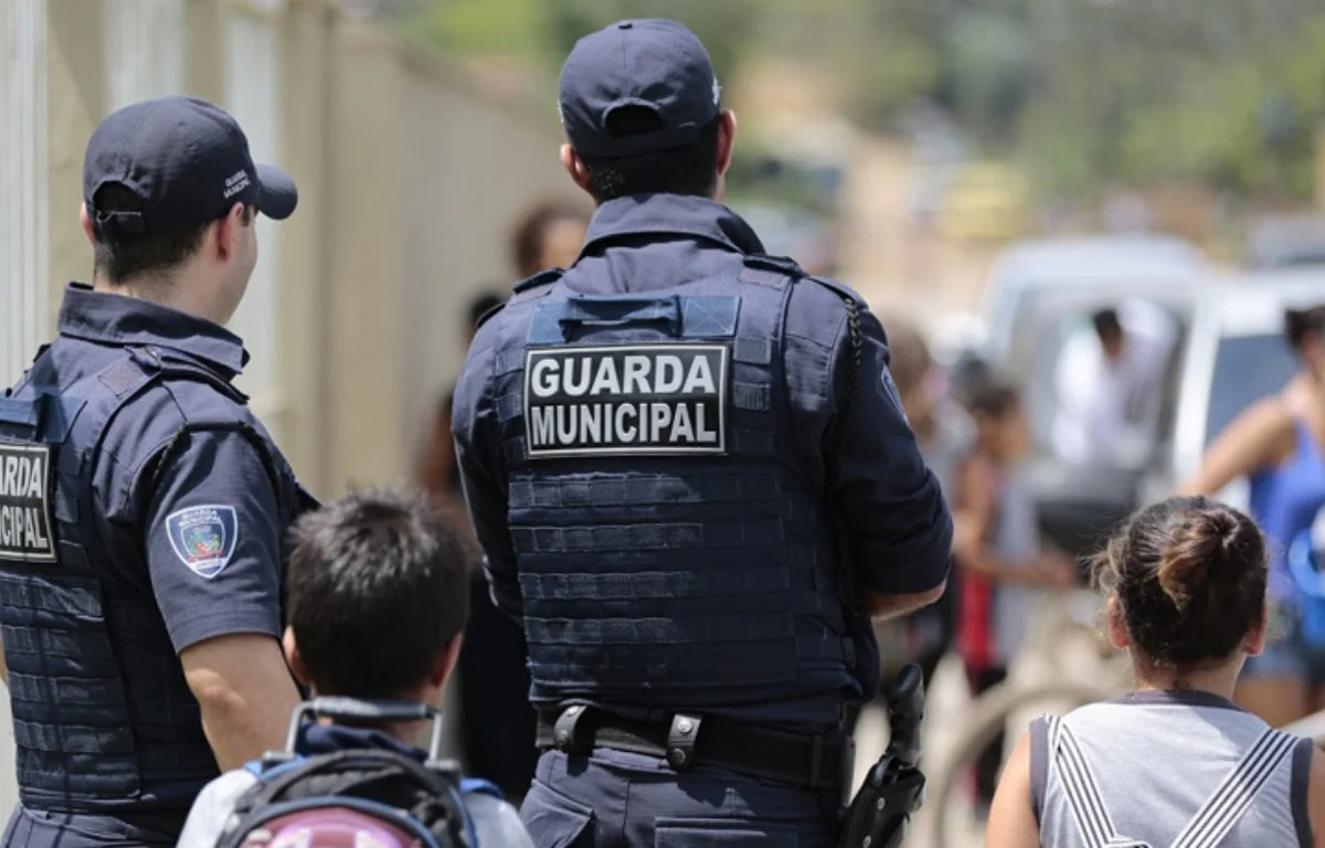 Campos vai anunciar concurso público