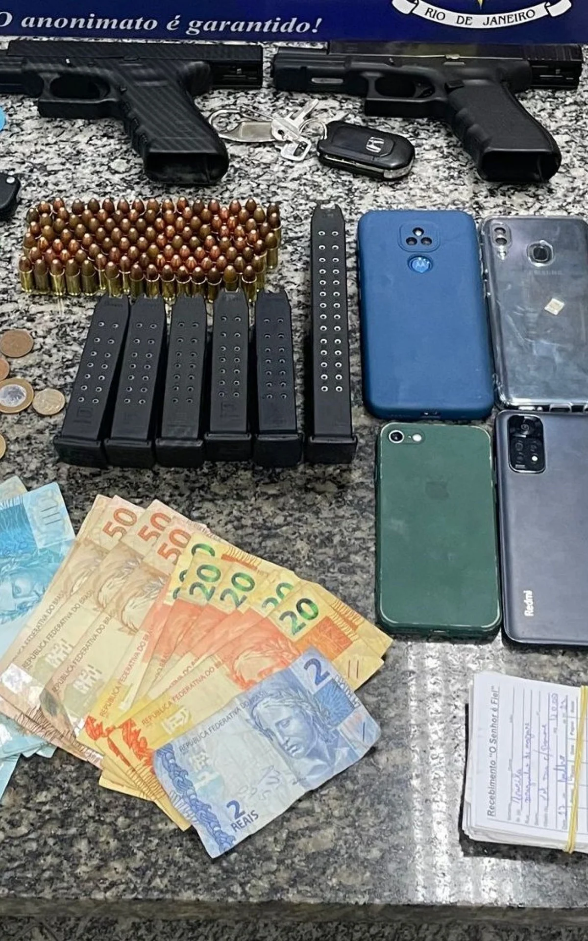 Dois homens são presos em Guaratiba com armas e carro roubado