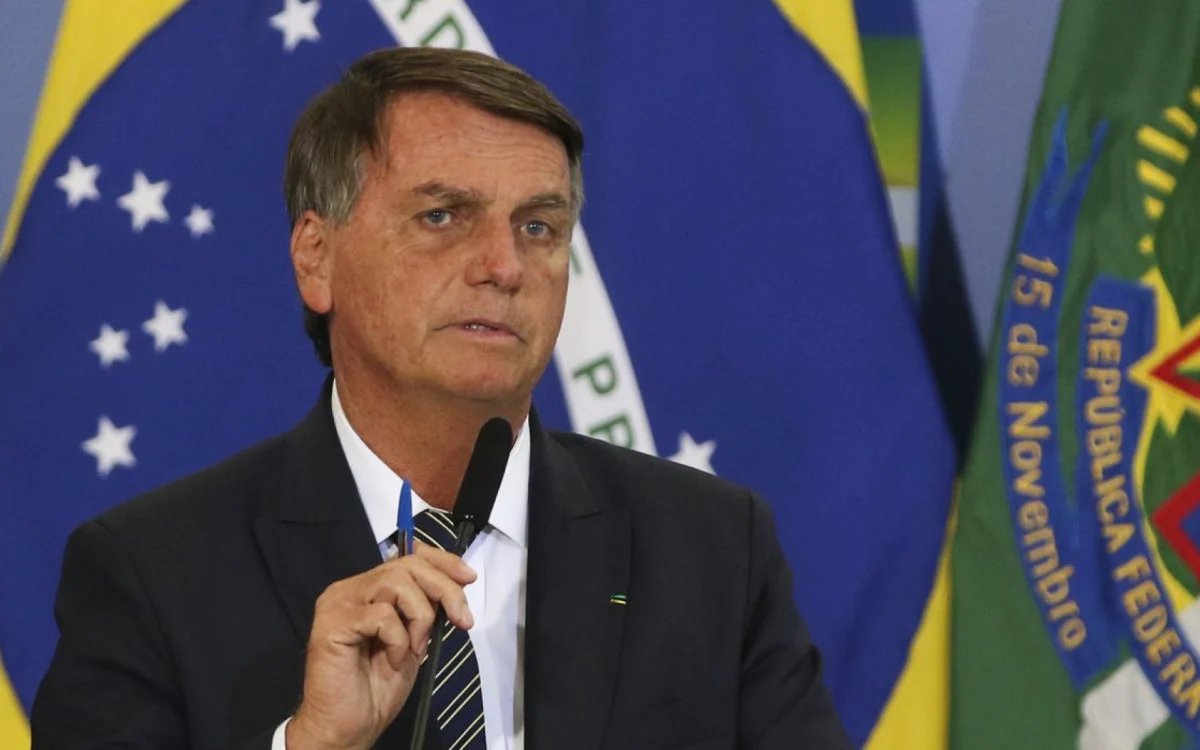 Bolsonaro tem alta após ser internado em Manaus