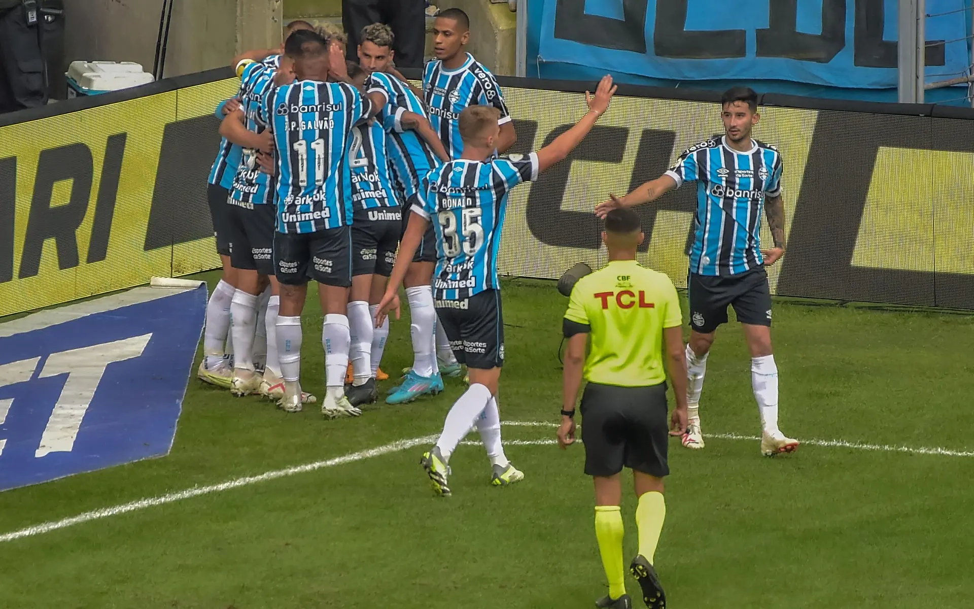 Fluminense perde para o Grêmio de virada pelo Brasileirão