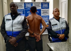 Homem é agredido a pauladas por assaltante em Niterói
