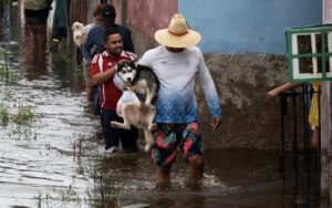 Inundações e apagões em Cuba após passagem da tempestade Idalia