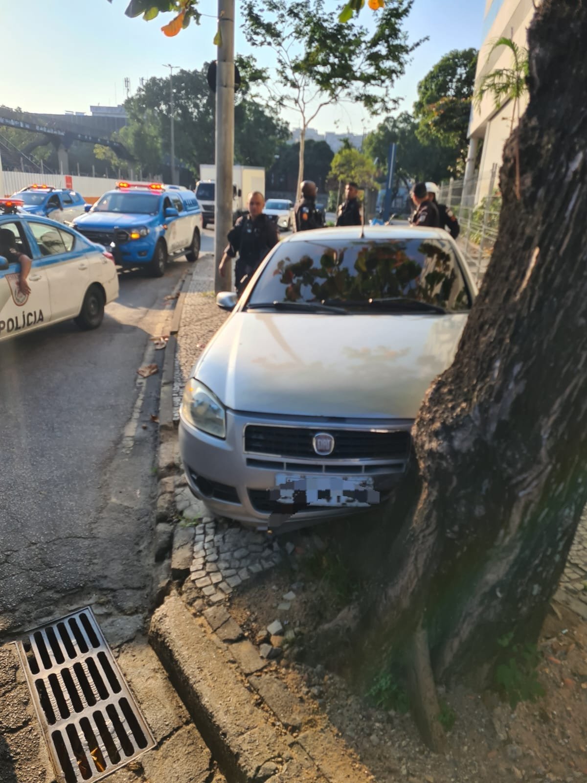 Ladrão rouba carro em Niterói e termina preso no Rio