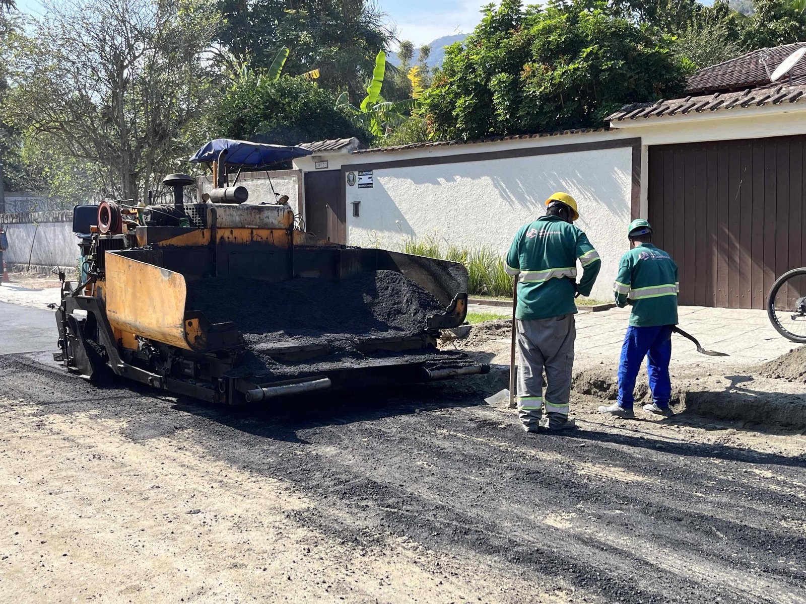Mais oito ruas asfaltadas em Itaipu
