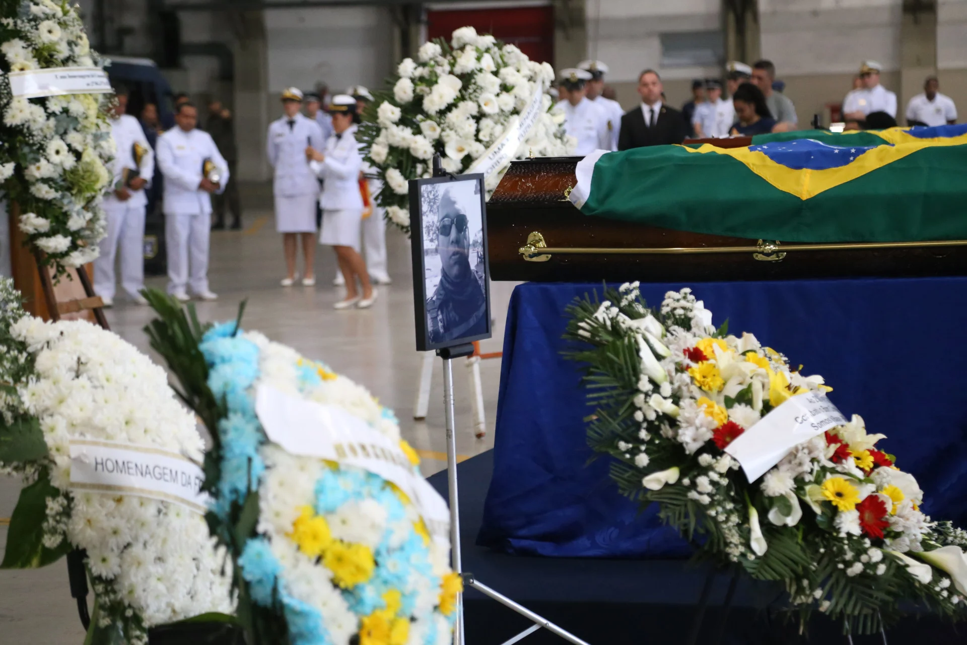 Marinha presta homenagens aos militares mortos em acidente de helicóptero