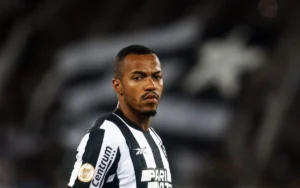 Marlon Freitas, do Botafogo, se prepara para receber proposta de clube Árabe