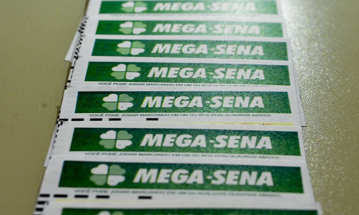 Mega-Sena acumula e prêmio volta para R$ 100 milhões
