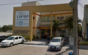 Motorista degola homem com faca e é preso