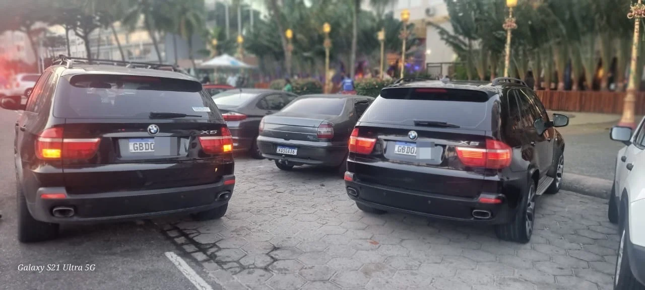 Mulher flagra clone de seu carro em frente à sua casa