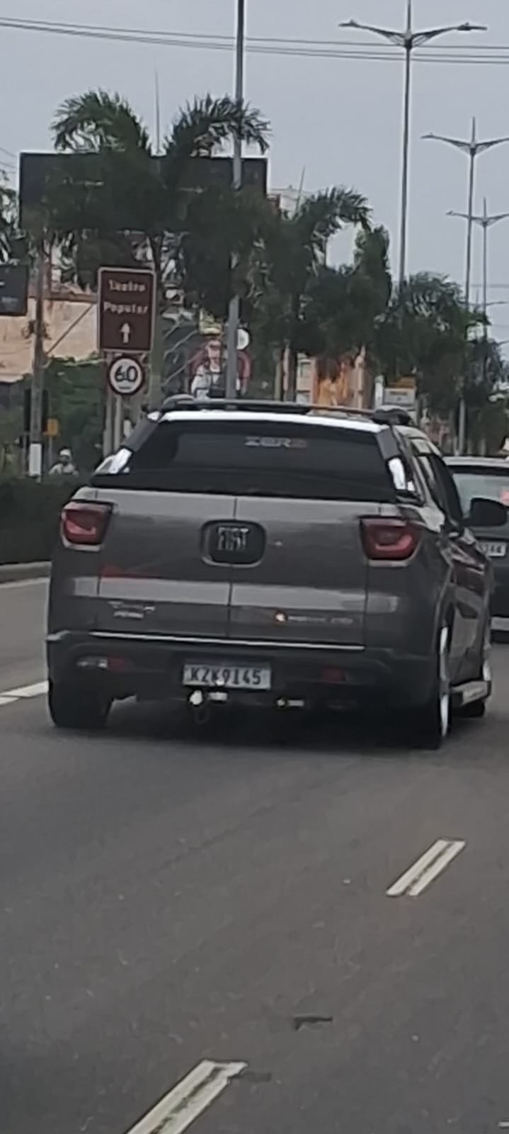 Poluição sonora: Carro trafega com som alto sem ser abordado em Icaraí