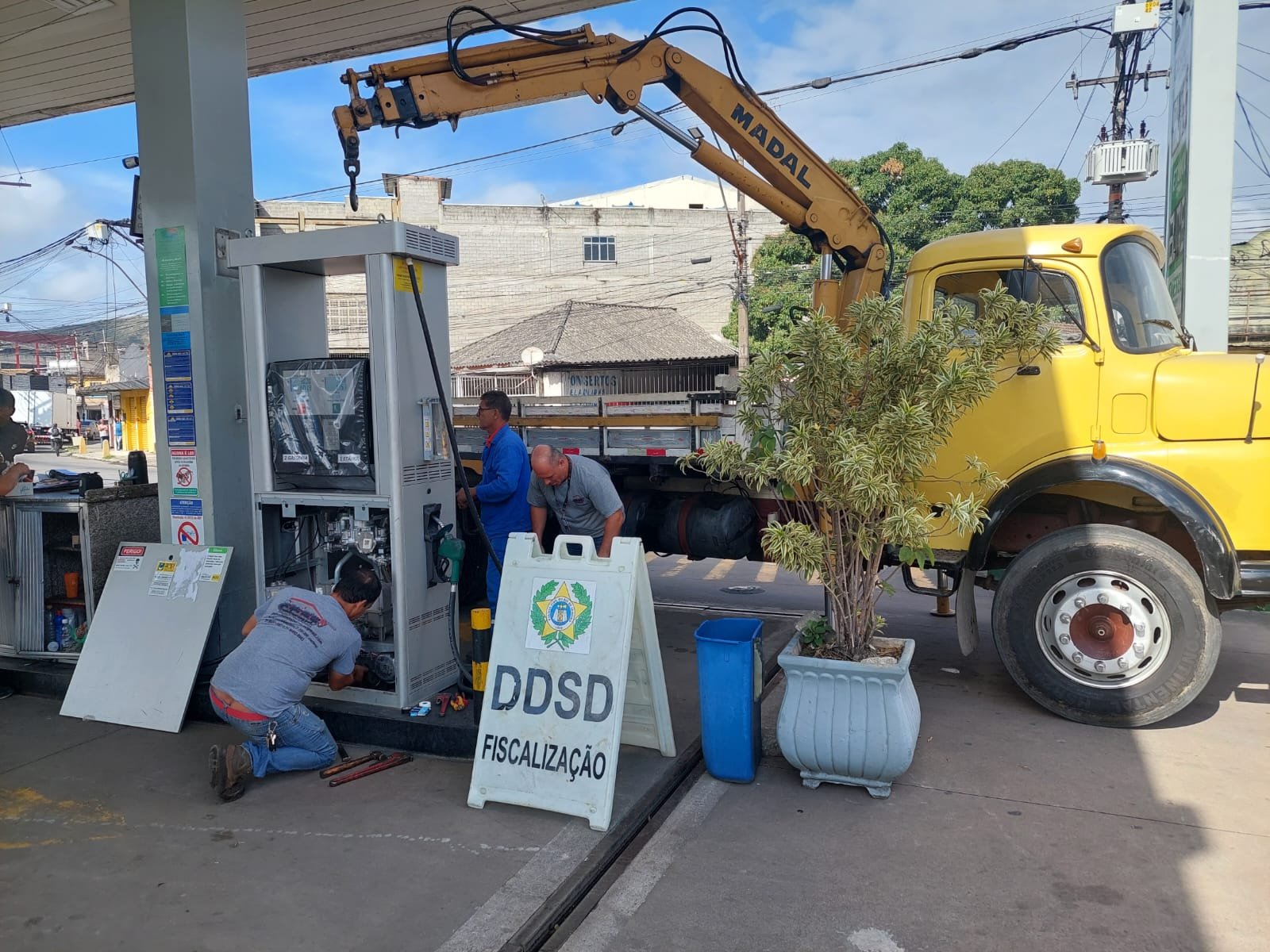 Postos são interditados em nova fiscalização em Niterói e SG